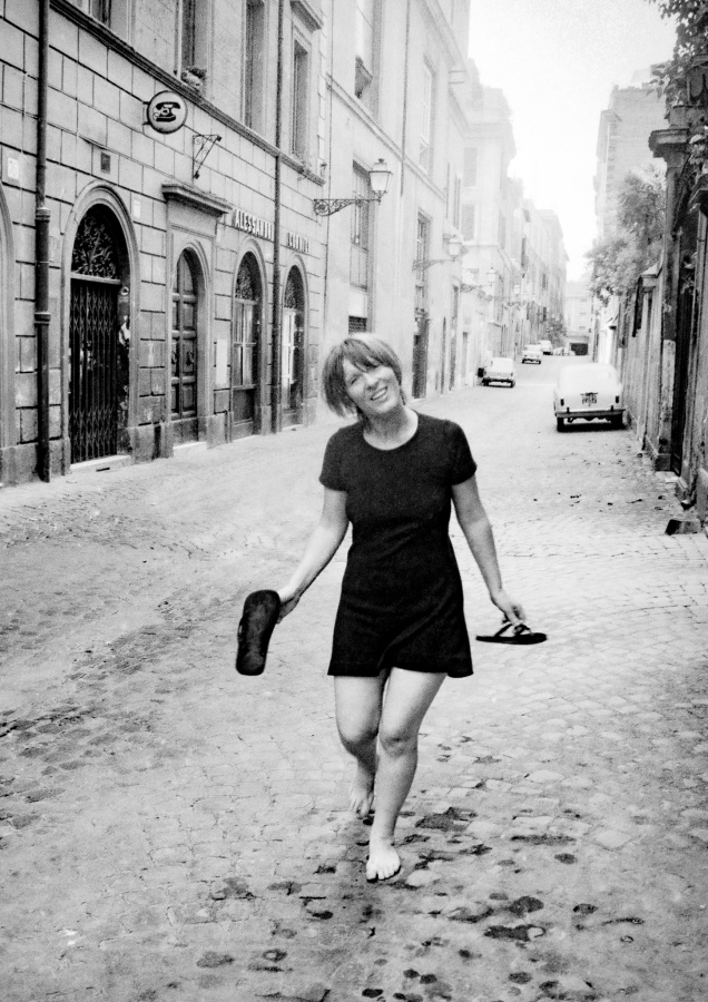 Letizia in via Giulia, 1972 © Santi Caleca
